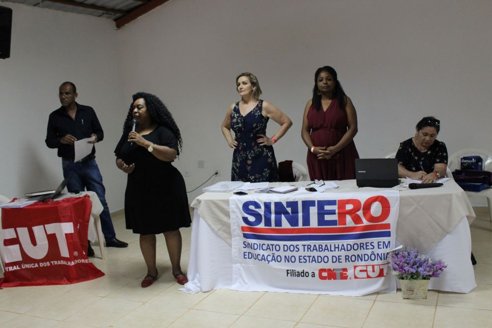 Direção do Sintero se reúne com trabalhadores da Escola Orlando