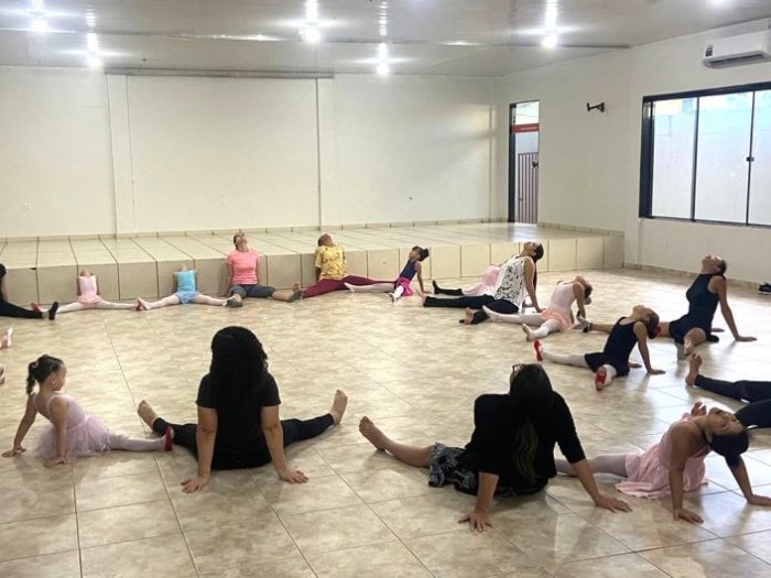 Regional Rio Machado do SINTERO realiza aula especial de ballet com participação das mães