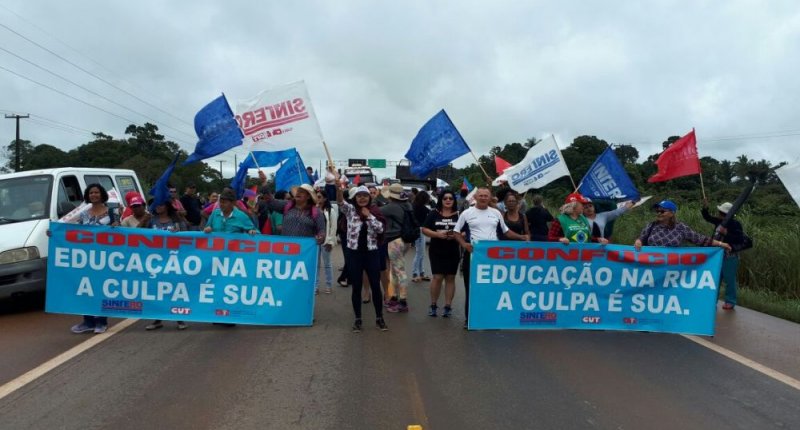 Trabalhadores em Educação de Rondônia Fecham BR364 em Candeias e Vilhena