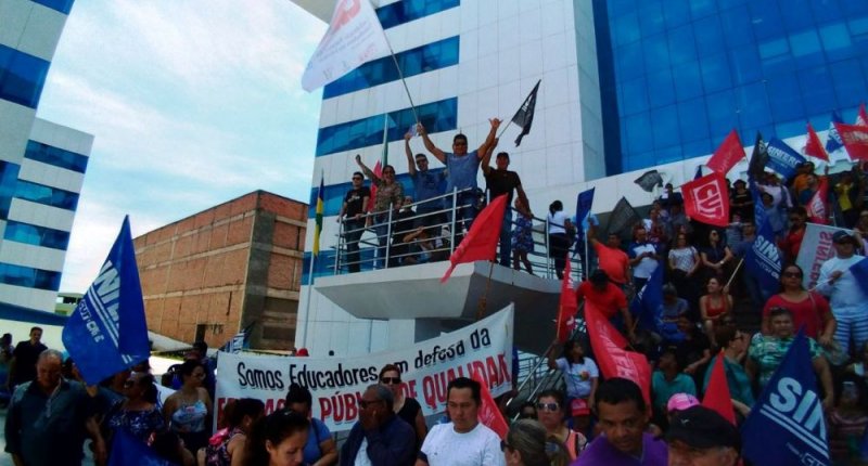 Trabalhadores em educação fazem assembleia nesta quarta-feira e pedem a legalização da greve na Justiça