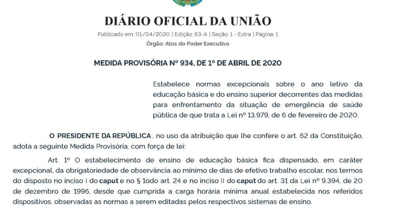 Bolsonaro assina MP que desobriga escolas a cumprirem os 200 dias letivos