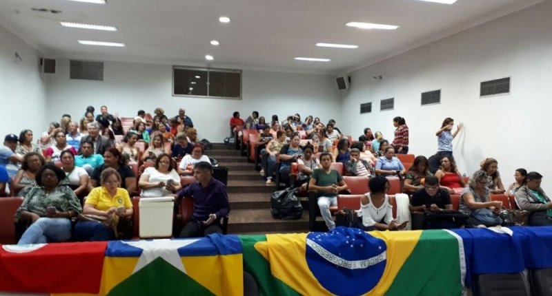 Trabalhadores em educação, em greve, ocupam galeria da Assembleia Legislativa de Rondônia por tempo indeterminado