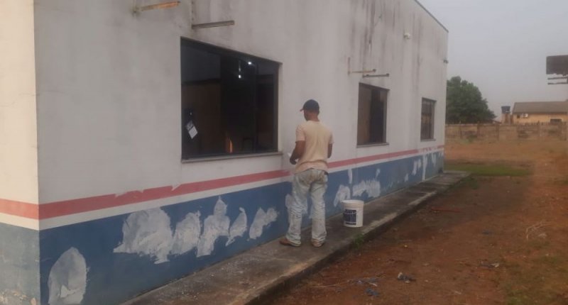 Pintura e construção de calçada na Regional Cone Sul