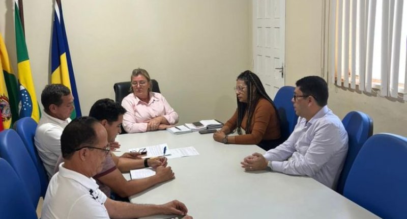 Diretores da Regional Mamoré se reúnem com Prefeita e secretária de educação de Guajará Mirim