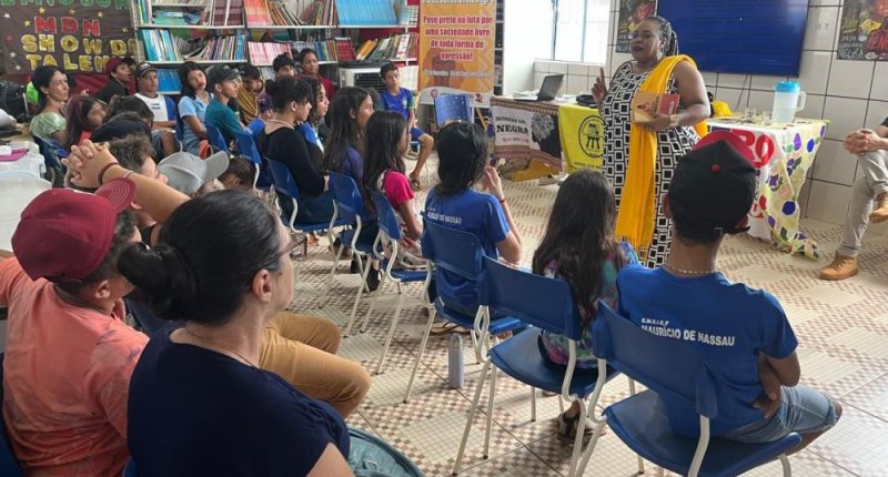 SINTERO realiza atividade sindical sobre educação antirracista na EMEIEF Maurício de Nassau em Alto Paraíso