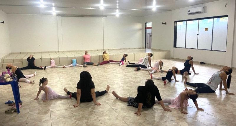 Regional Rio Machado do SINTERO realiza aula especial de ballet com participação das mães